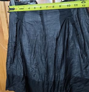 Really cute white lined black skirt Go international size 1